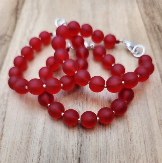 Protection bracelet of recycled red glass beads