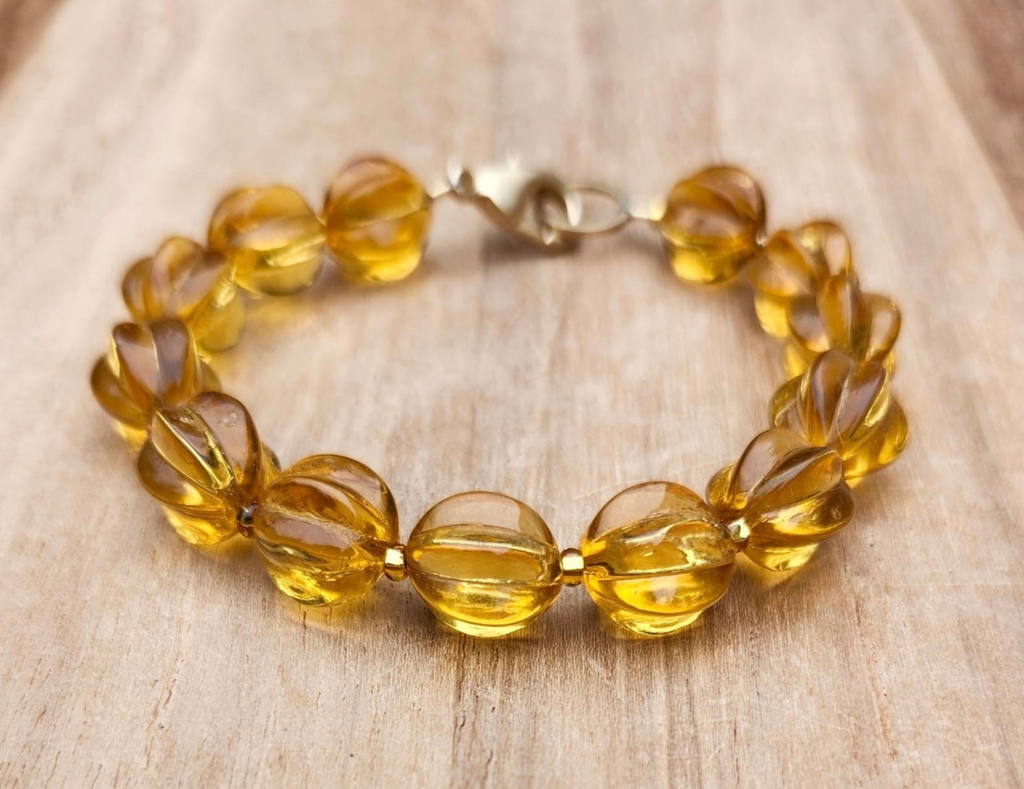 Success bracelet of vintage gold melon Czech beads