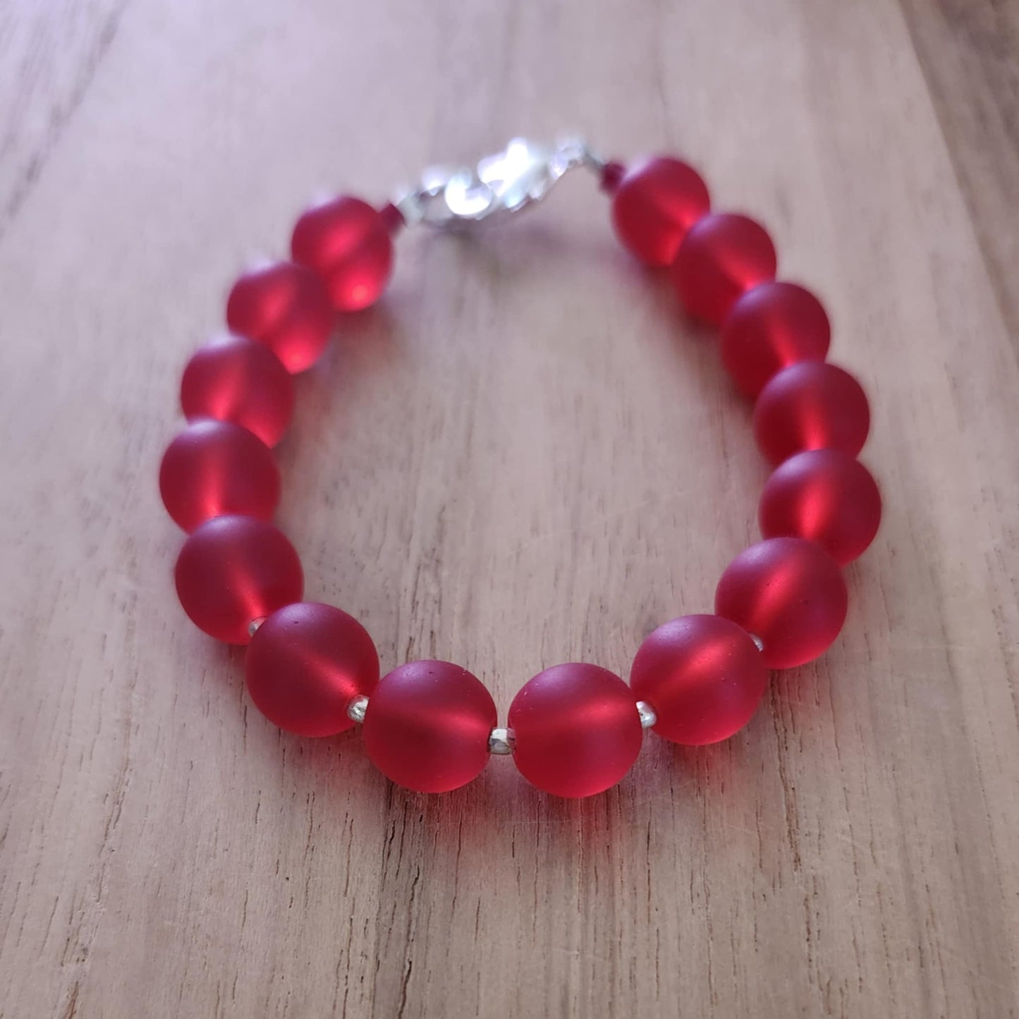Protection bracelet of recycled red glass beads