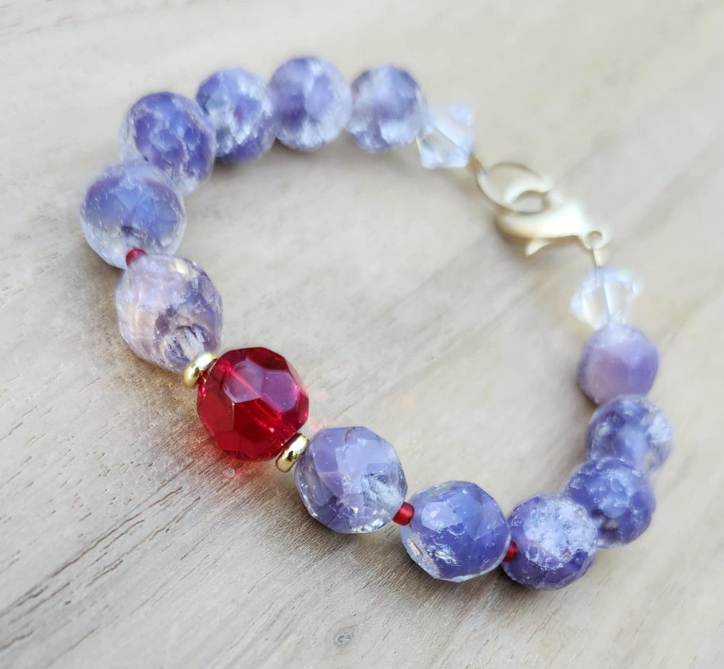 Mental Power bracelet of light purple faceted glass beads